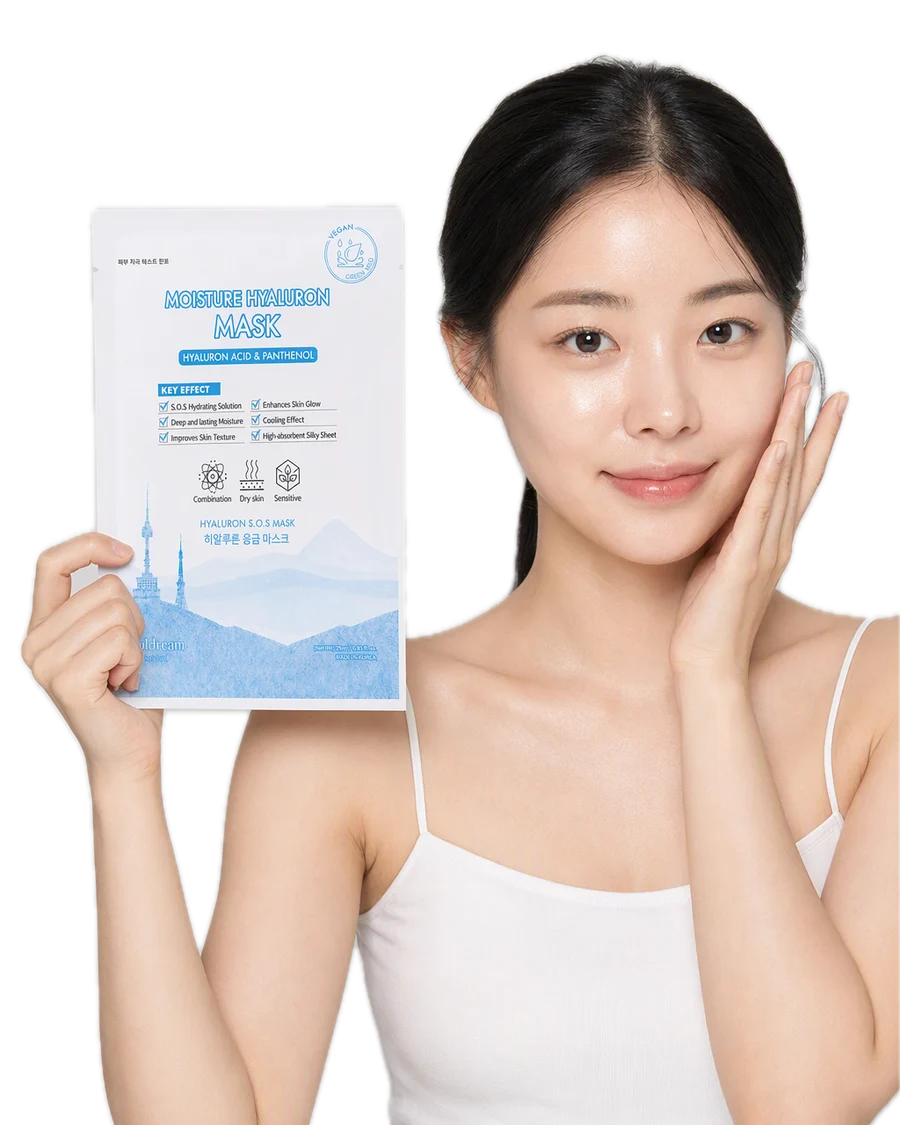 Moisture Hyaluron Mask – 10 Katmanlı Nem Maskesi kullanan model