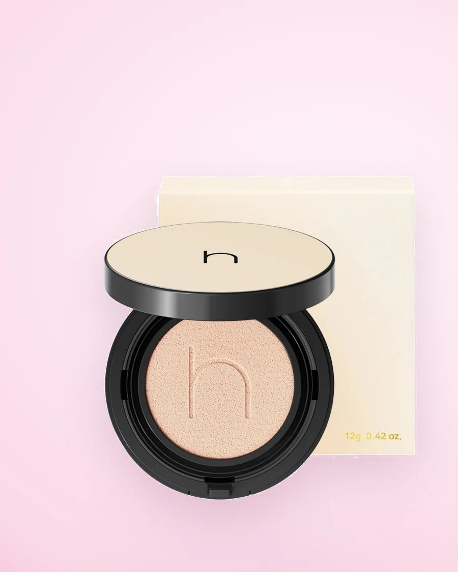 Vegan Aqua Glow Zero Fit Cushion kullanan model