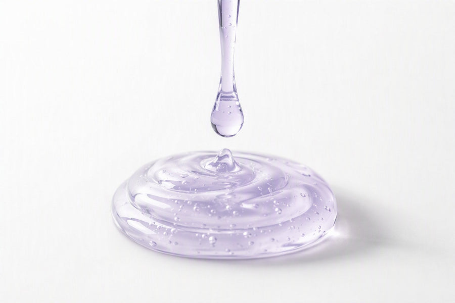 Lavanta renkli serum damlası