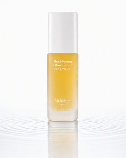 Brightening Glow Serum — su üstünde, yayılan halkalar