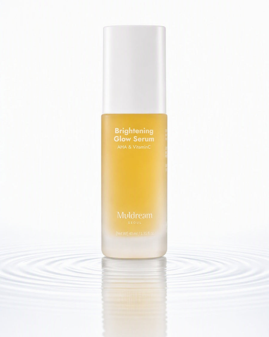 Brightening Glow Serum — su üstünde, yayılan halkalar