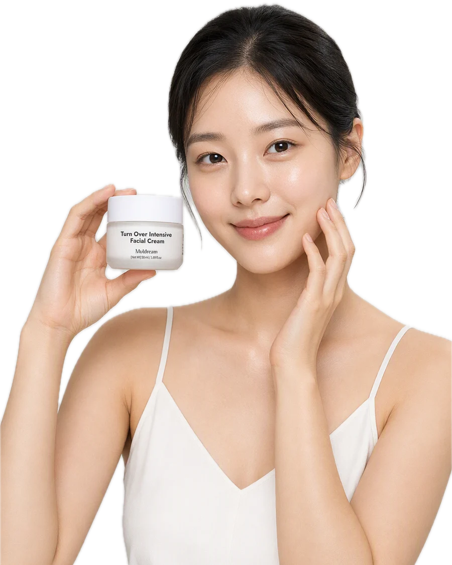 Turn Over Intensive Facial Cream – Peptitli Sıkılaştırıcı Krem 50 ml kullanan model
