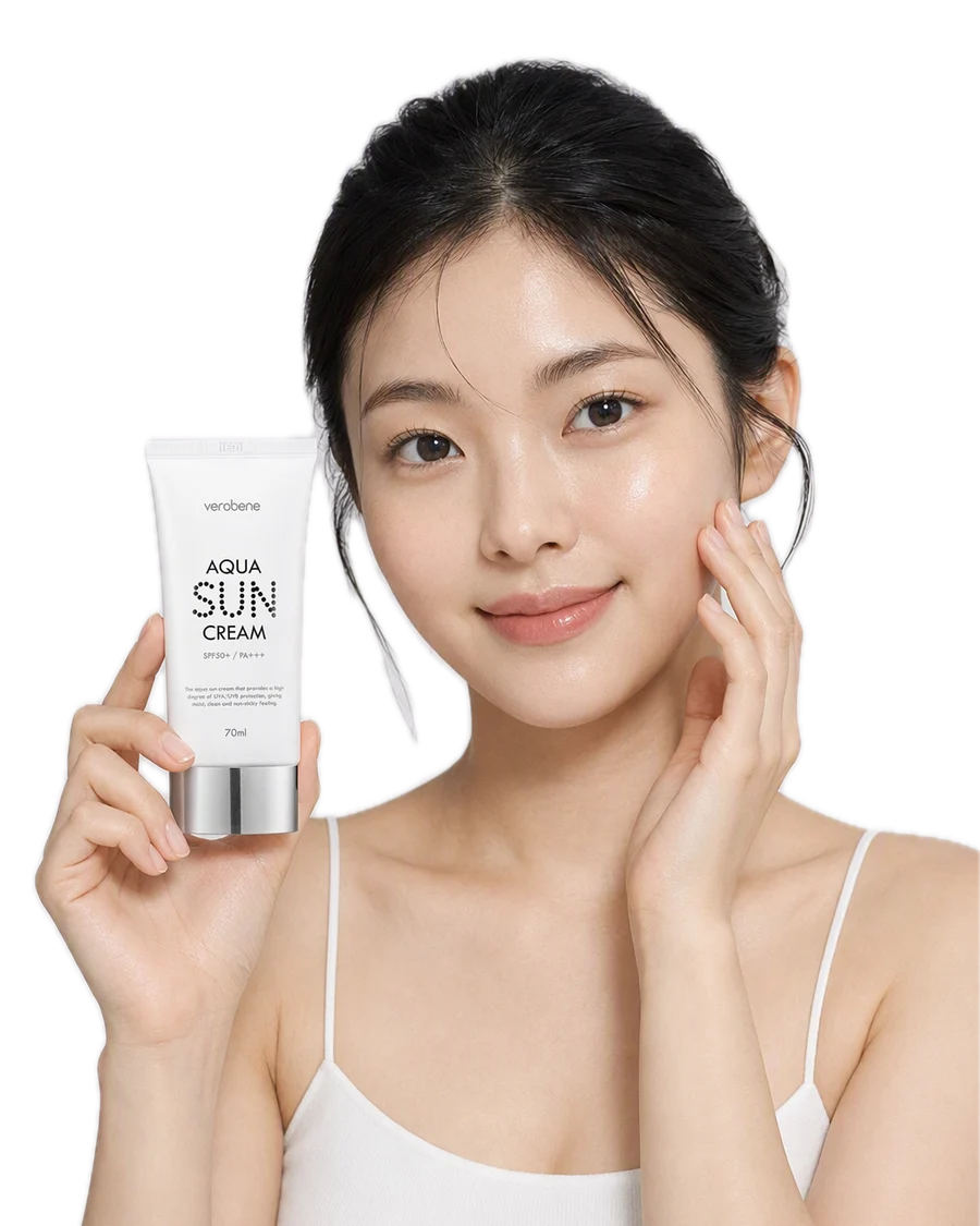 Aqua Sun Cream Su Bazlı Nemlendirici Güneş Kremi SPF50+ PA+++ Kore 70ml kullanan model