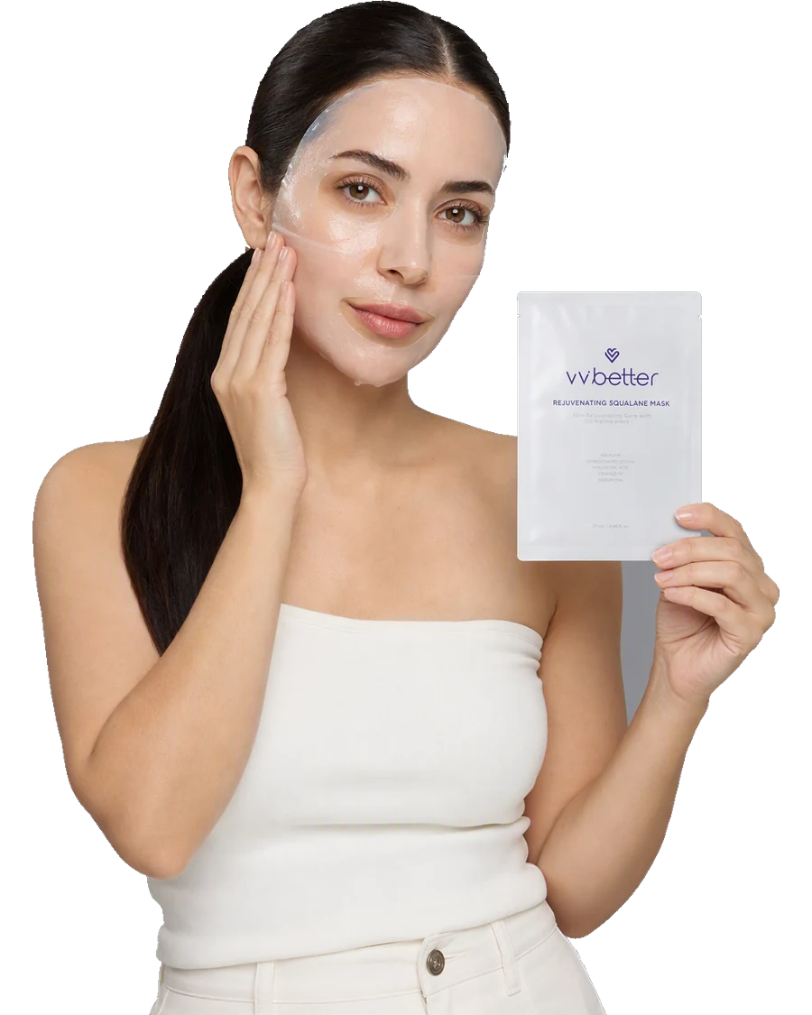 Rejuvenating Squalane Mask kullanan model